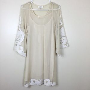 Umgee Women’s Ivory Lace Scoop Neck Long Kimono Sleeve Lined Dress Size Medium.